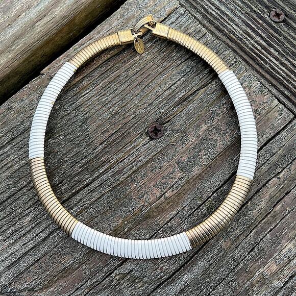 LEE BERNARDO Signed faux gold and white Choker VINTAGE - Picture 16 of 16